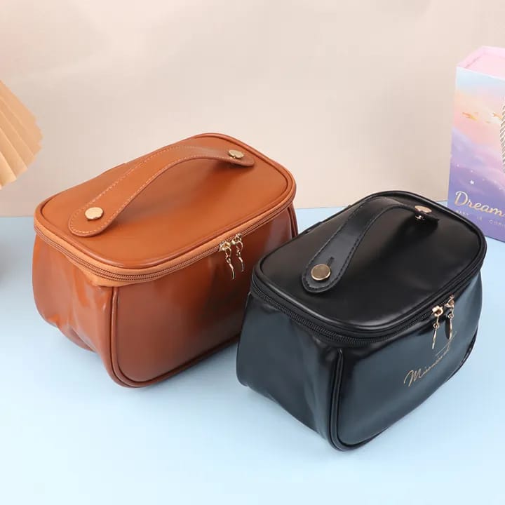 LADIES TOILETRY BAG